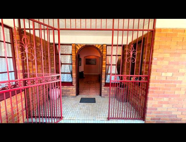 3 BEDROOM HOUSE FOR SALE IN THE HILL